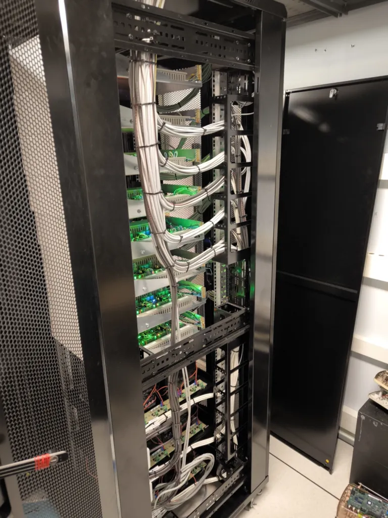 Remplacement d'un système de contrôle d'accès et d'intrusion sur un site industriel dans le quartier de la part dieu à lyon avec remplacement des bornes d'entrée et sortie du site