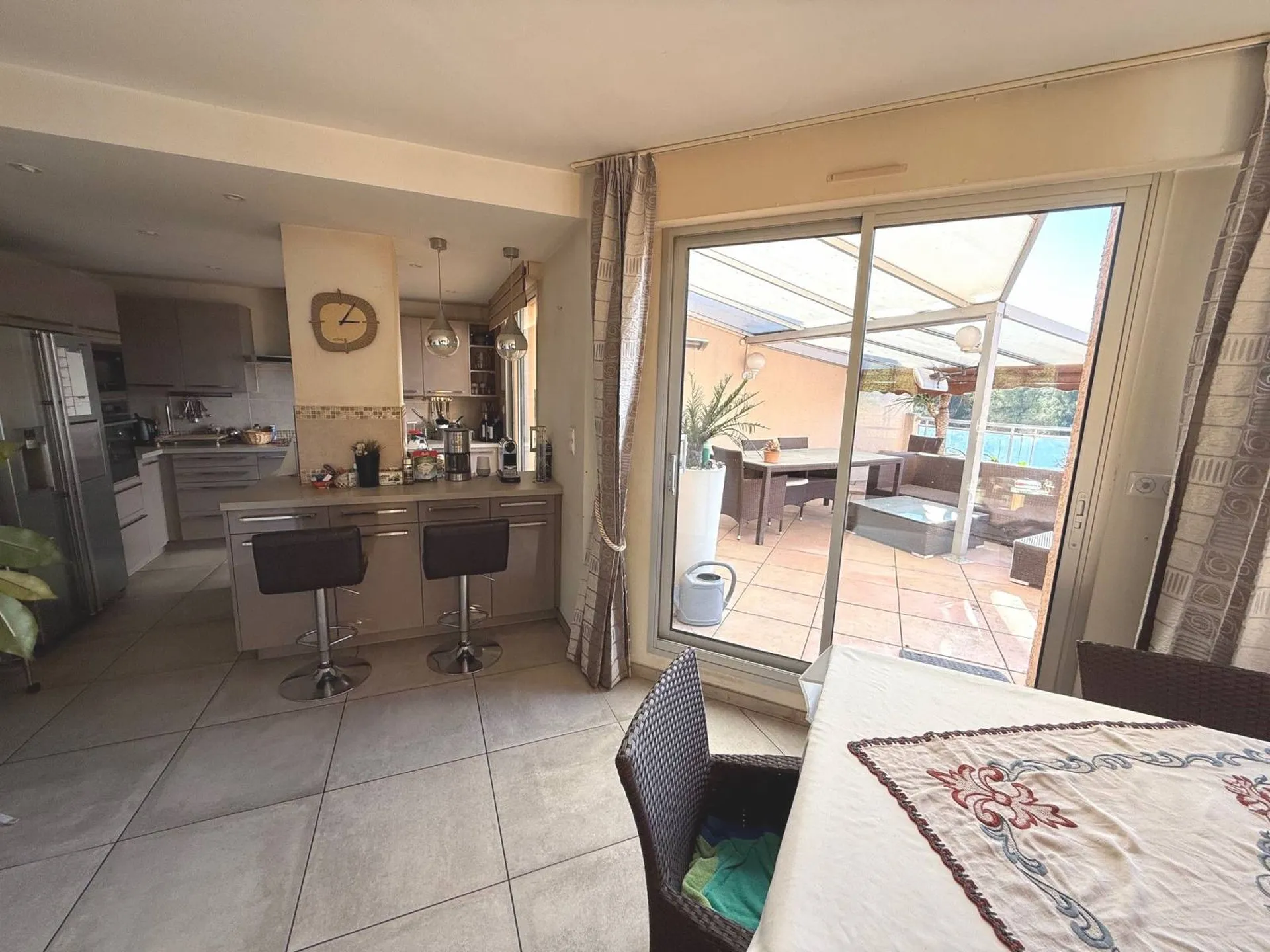 Vaste T4 au dernier étage à vendre à Carnoux en Provence