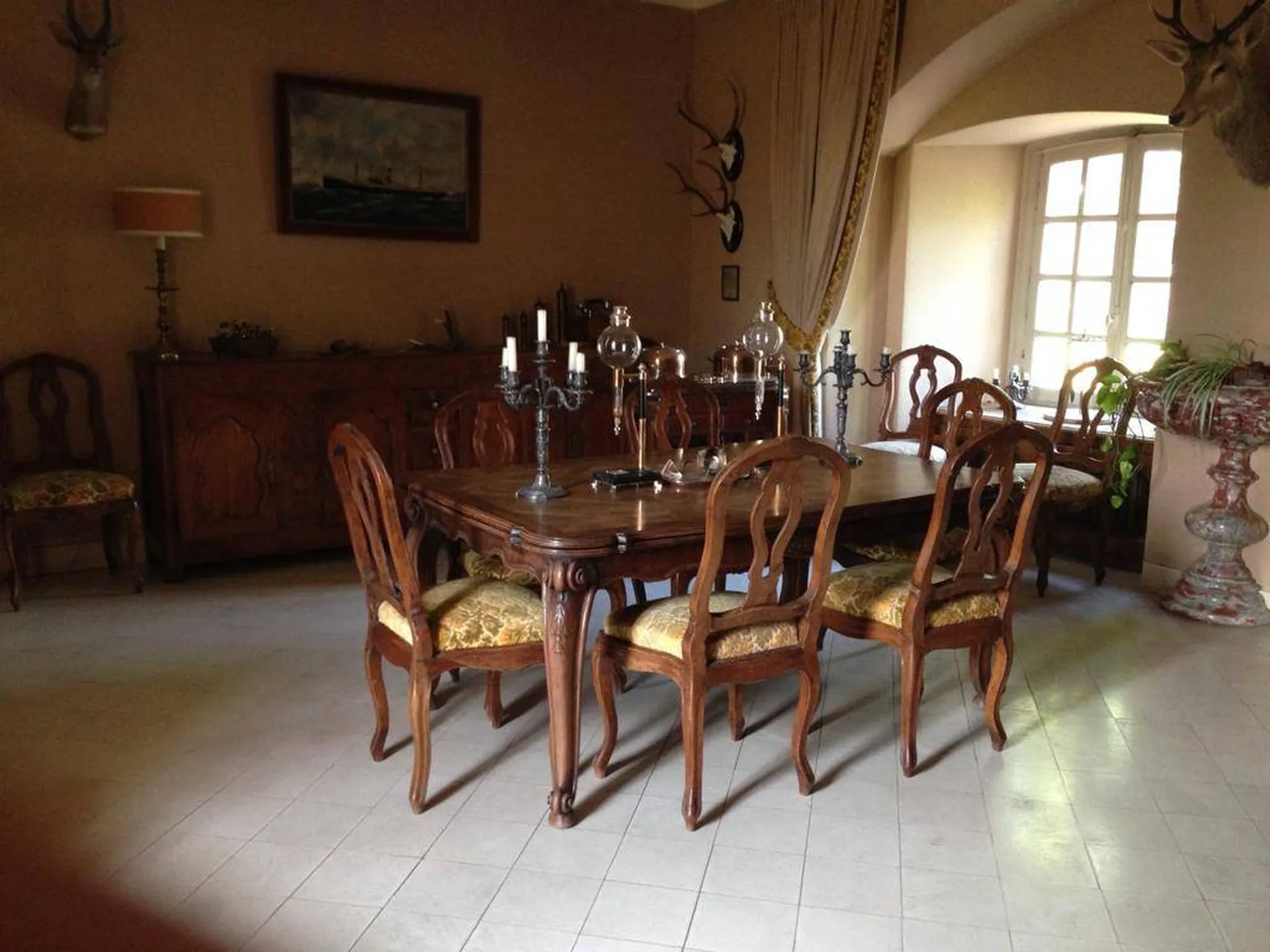 L'agence immobilière Terres et Demeures de Normandie située à Lisieux 14100, 41 avenue Victor Hugo, vous propose de venir découvrir à proximité de MONTREUIL L'ARGILE 27390 et ORBEC 14290 dans le calme de la campagne, et une jolie vallée, cette propri