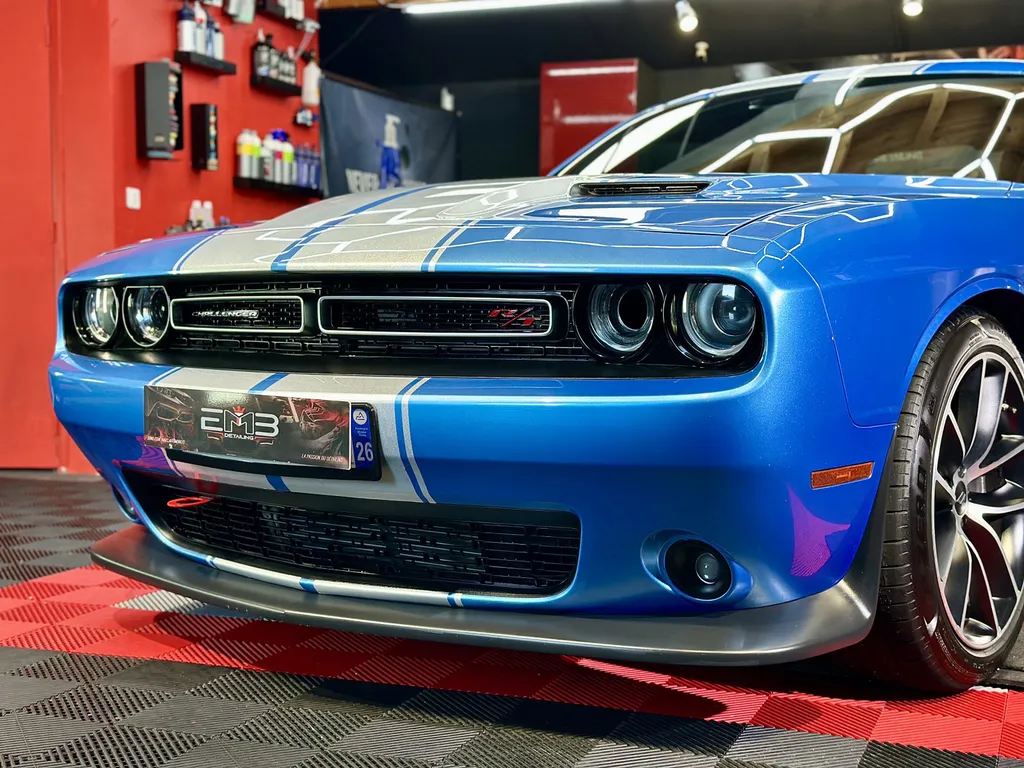 Traitement céramique , detailing Dodge Challenger spécialiste sur Vaugneray 