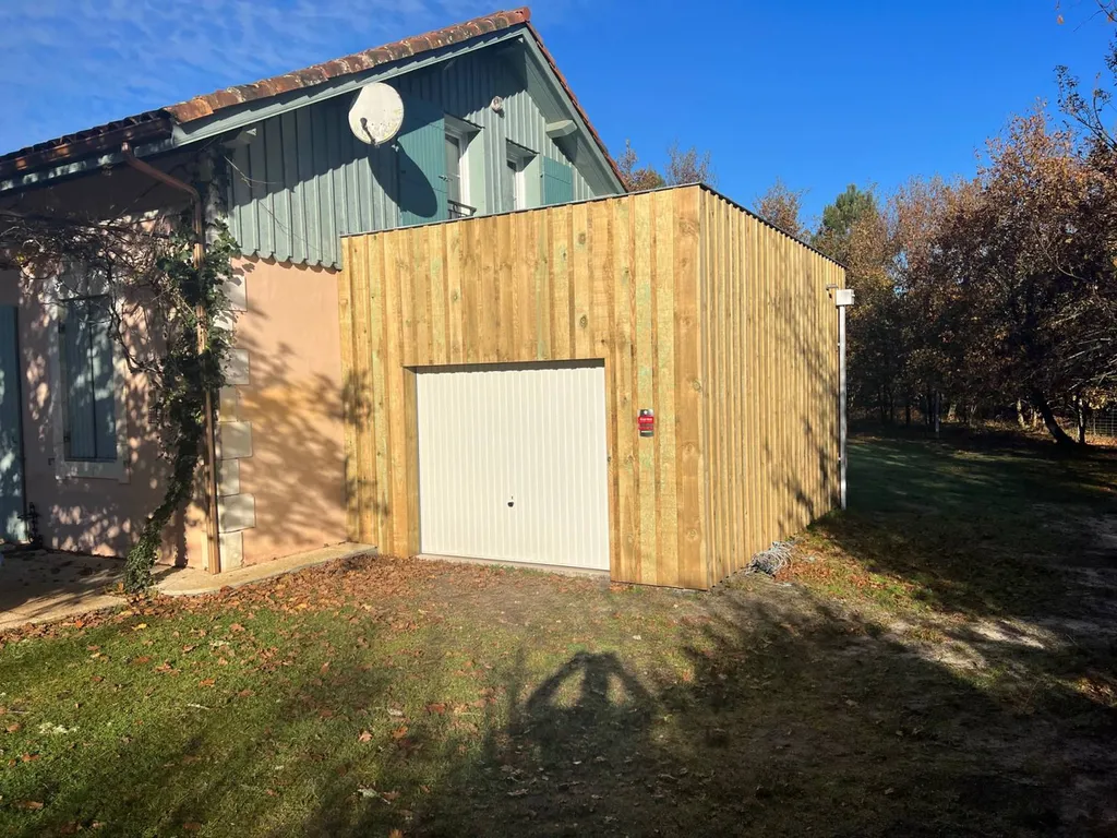 Réalisation d'un garage en bois attenant à une maison située à Parentis-en-Born