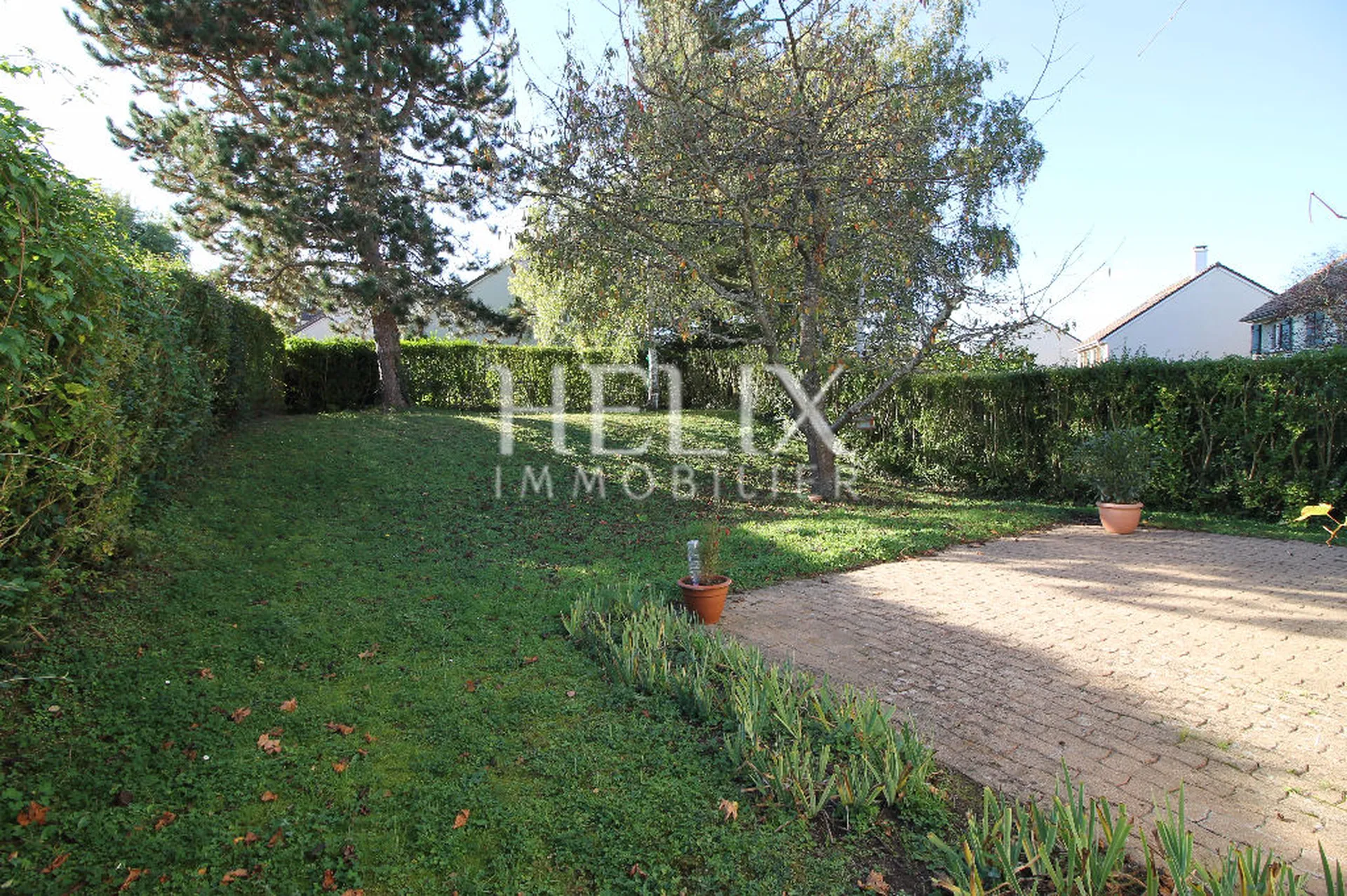 Maison Fourqueux 6 pièce et de 121 m2 sur terrain paysager et arboré de 430 m²