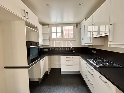 Appartement avec le charme de l'ancien en plein coeur de Saint Germain En Laye 3 pièce(s) 62M2.