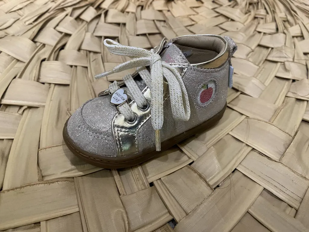 chaussure de marche bébé fille près de Caudéran