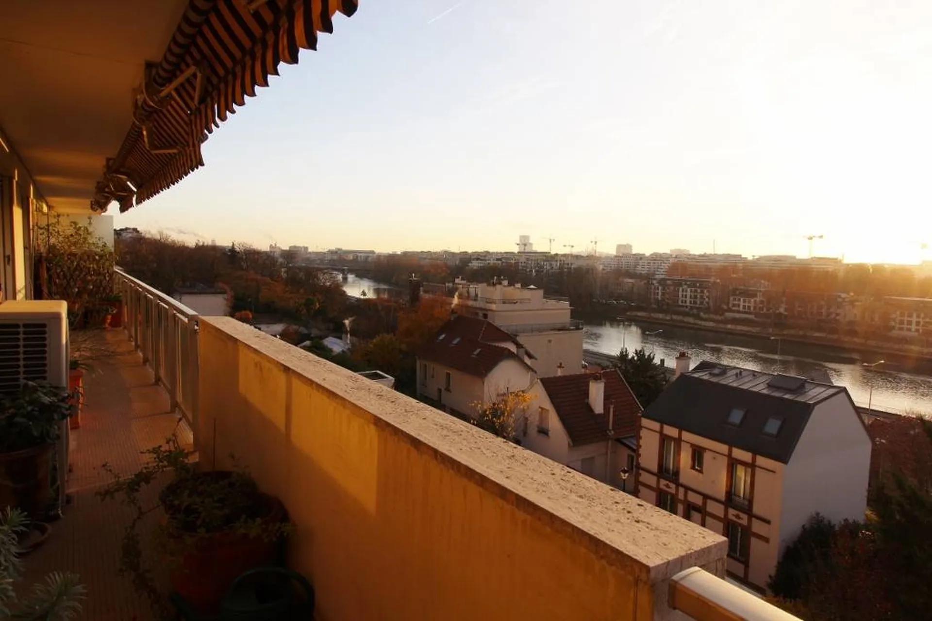 3 Pièces  a vendre vue dégagée Courbevoie 92400