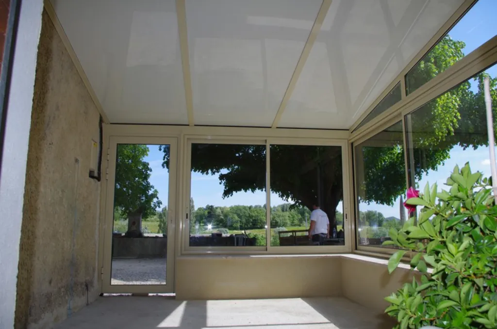 toiture intérieure vérandas laquée crème Vaucluse 