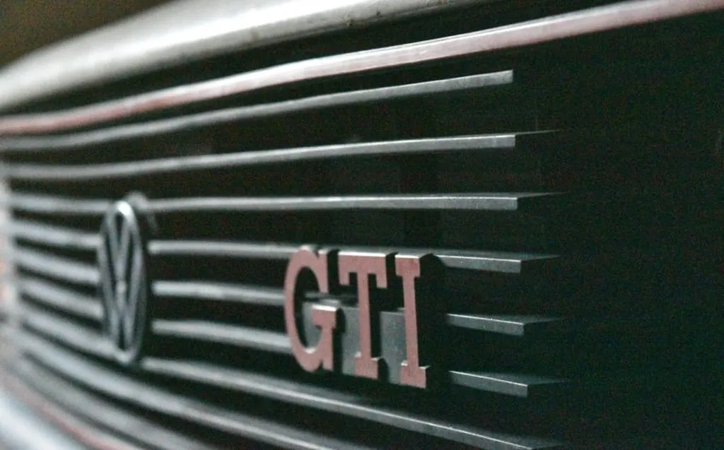 Traitement céramique plastiques automobile pour protection durable aspect d’origine couleur ravivée entretien facilité en Moselle