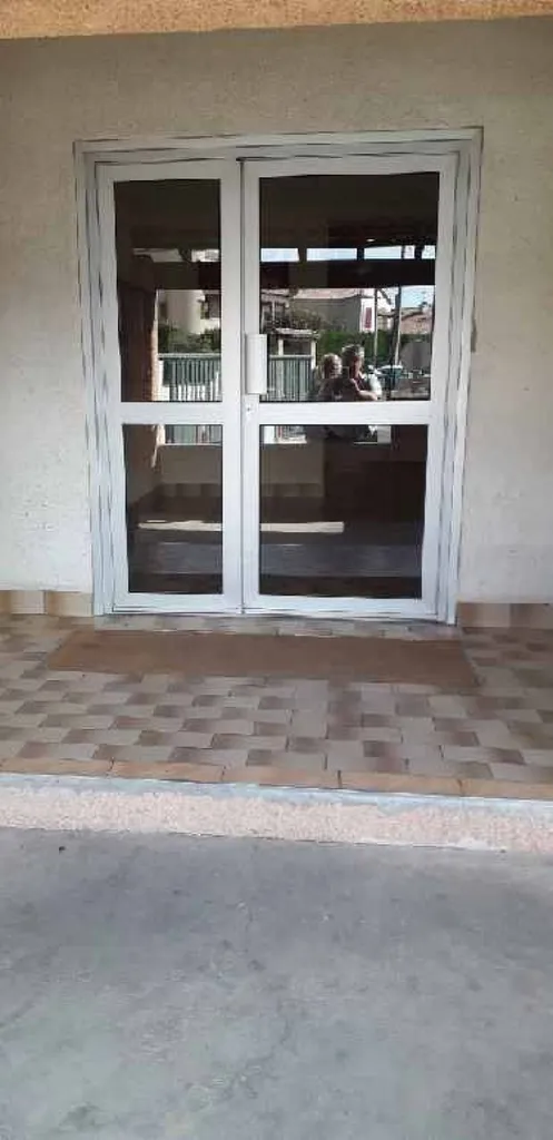 Remplacement d'une porte d'entrée en bois par une porte d'entrée en aluminium à Miramas près d'Istres 13