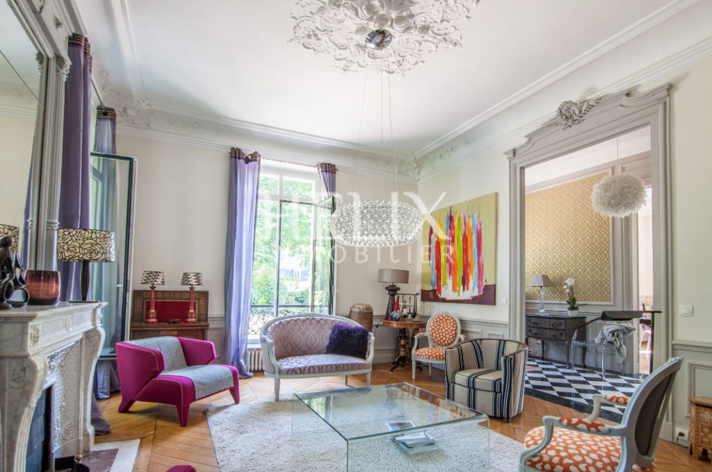 Chatou Bas - Hotel particulier 9 pièces de 354 M² avec piscine