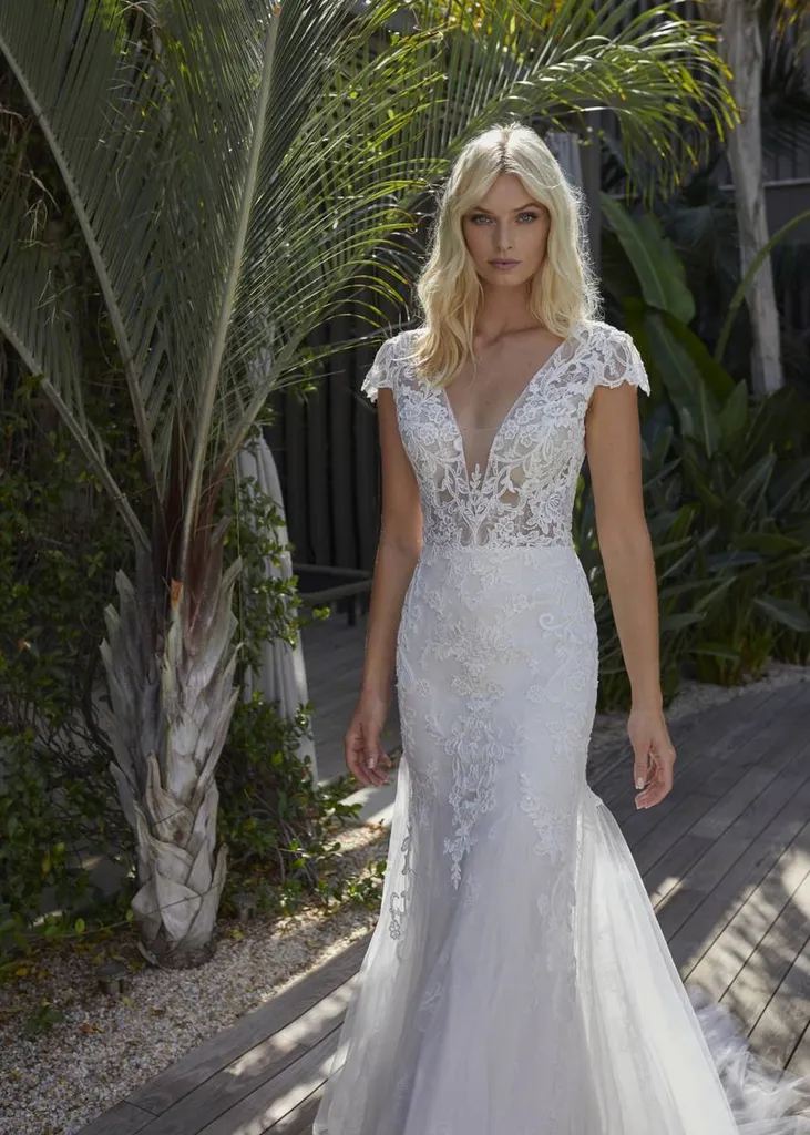 Robe de mariée de style bohème chic, de la marque MODECA à MARSEILLE