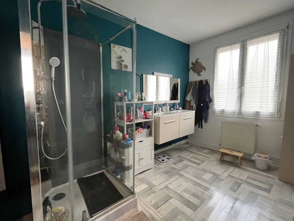 A vendre, maison en bon état général, située au Trait à proximité des commerces