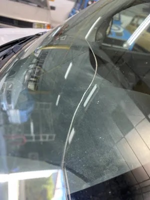 Une fissure sur votre pare-brise peut soumettre votre véhicule à contre-visite selon sa longueur