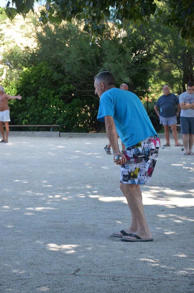 Pétanque en bord de plage en camping 4 étoiles à vias plage proche de Portiragnes
