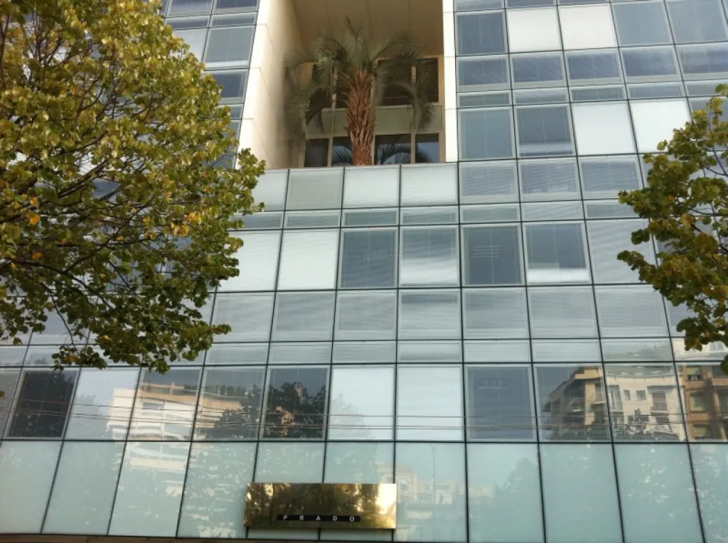 centre d'affaires régus accueil 8 éme étagereconnaissable par son palmier située en plein coeur de l'immeuble 