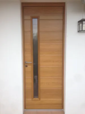 Changer sa porte d'entrée de maison à Lyon: Esprit Fenêtre pose des portes d'entrée en bois et alu dans le Rhône