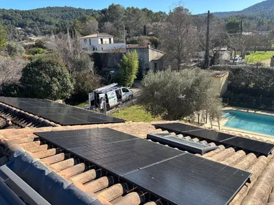 Installation de 18 panneaux photovoltaïques DualSun Flash 500 Wc pour une puissance de 9 kWc à Saint Zacharie
