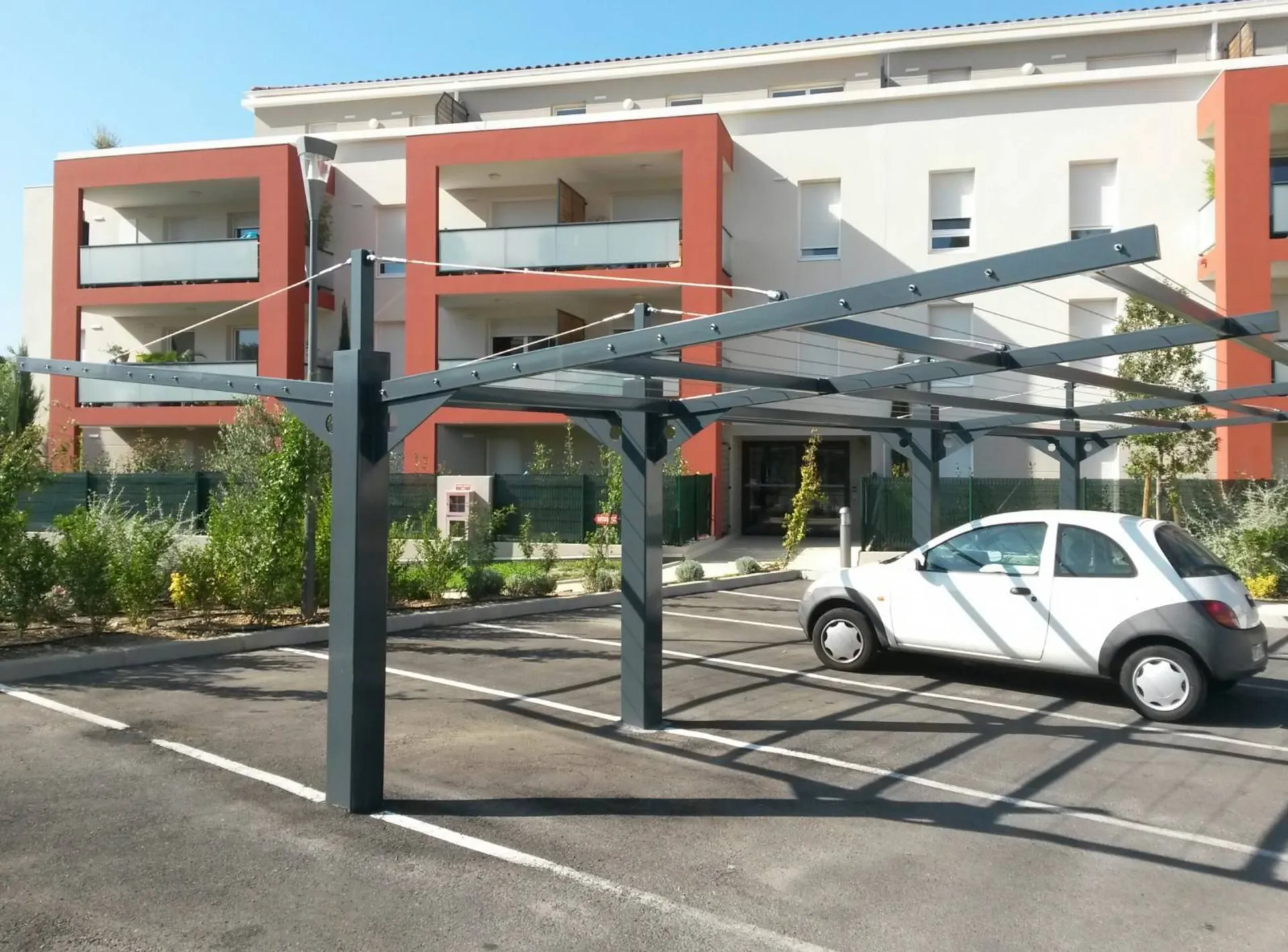 Thermolaquage d'abris de voitures