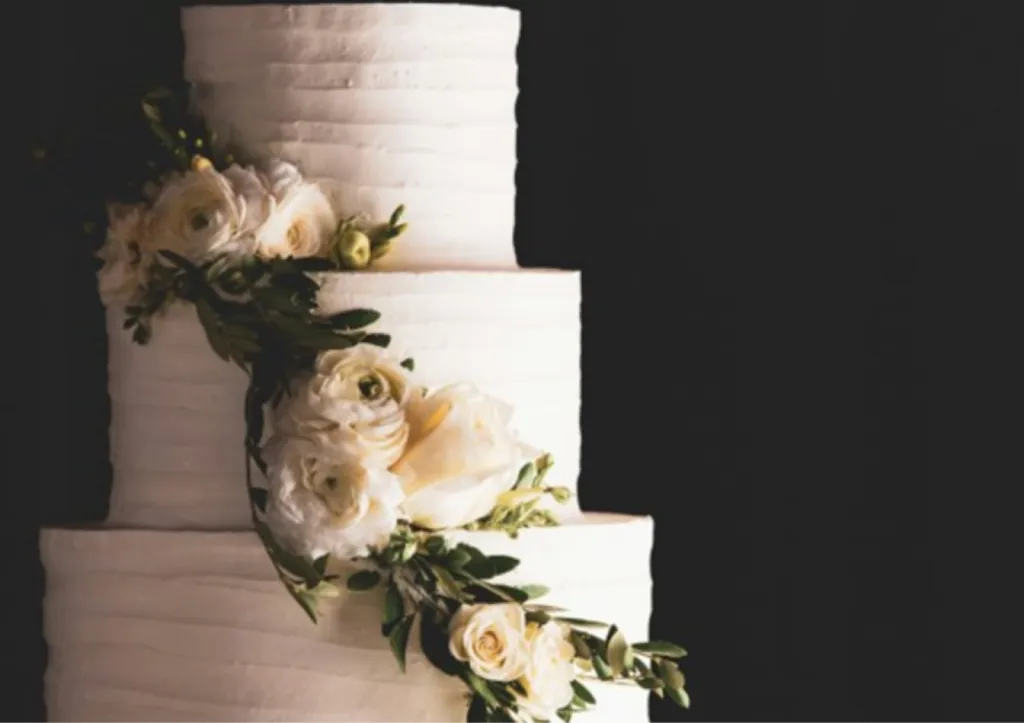 My Event' By Jenny, agence de Wedding Planner à Bordeaux pour l'organisation de votre mariage romantique à la décoration noire, blanc et rouge en Gironde