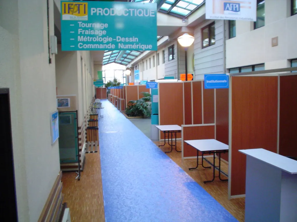 Location Table Rectangulaire 4 Personnes - Idéale Séminaires & Stands (120x80 cm)