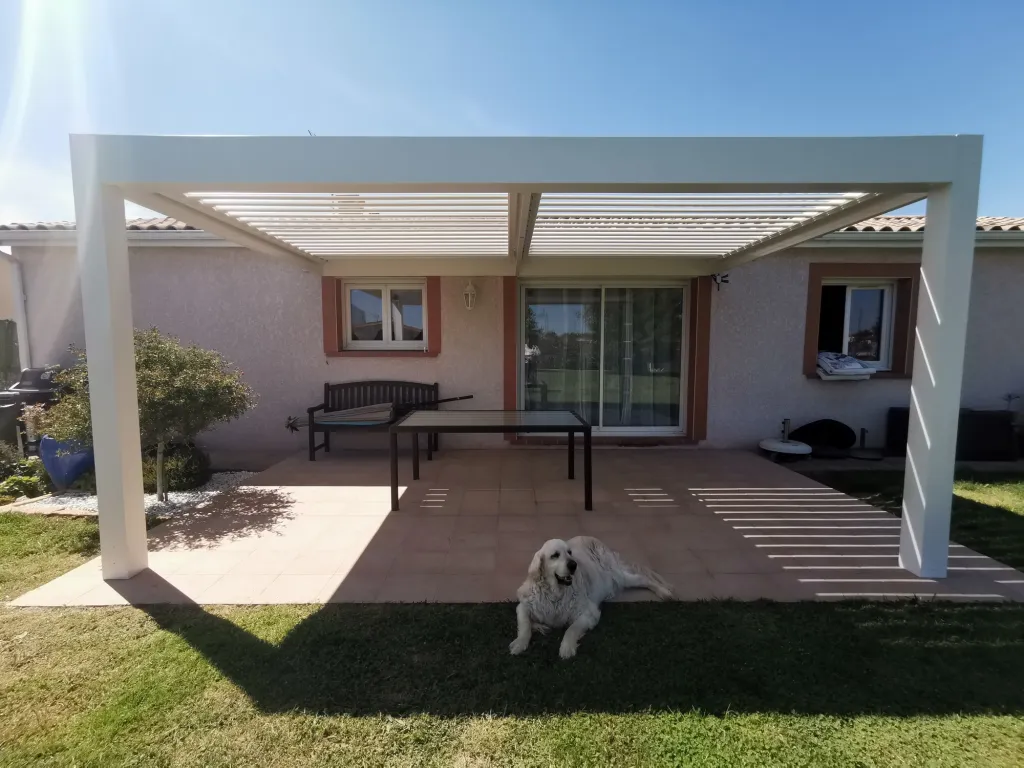 Fourniture et pose d'une Pergola Bioclimatique avec éclairage LED intégré à Fronton