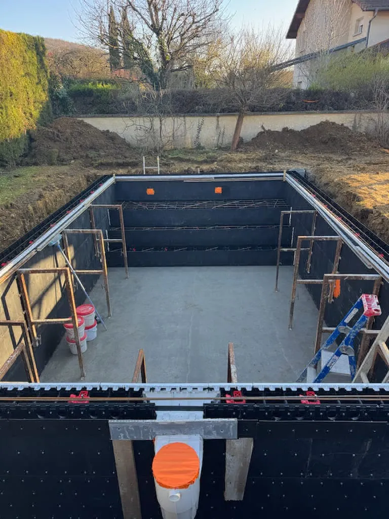 Devis pour création et terrassement de piscine 7x4 mètres, avec évacuation des terres dans une maison individuelle à Dommartin dans l'Ouest lyonnais