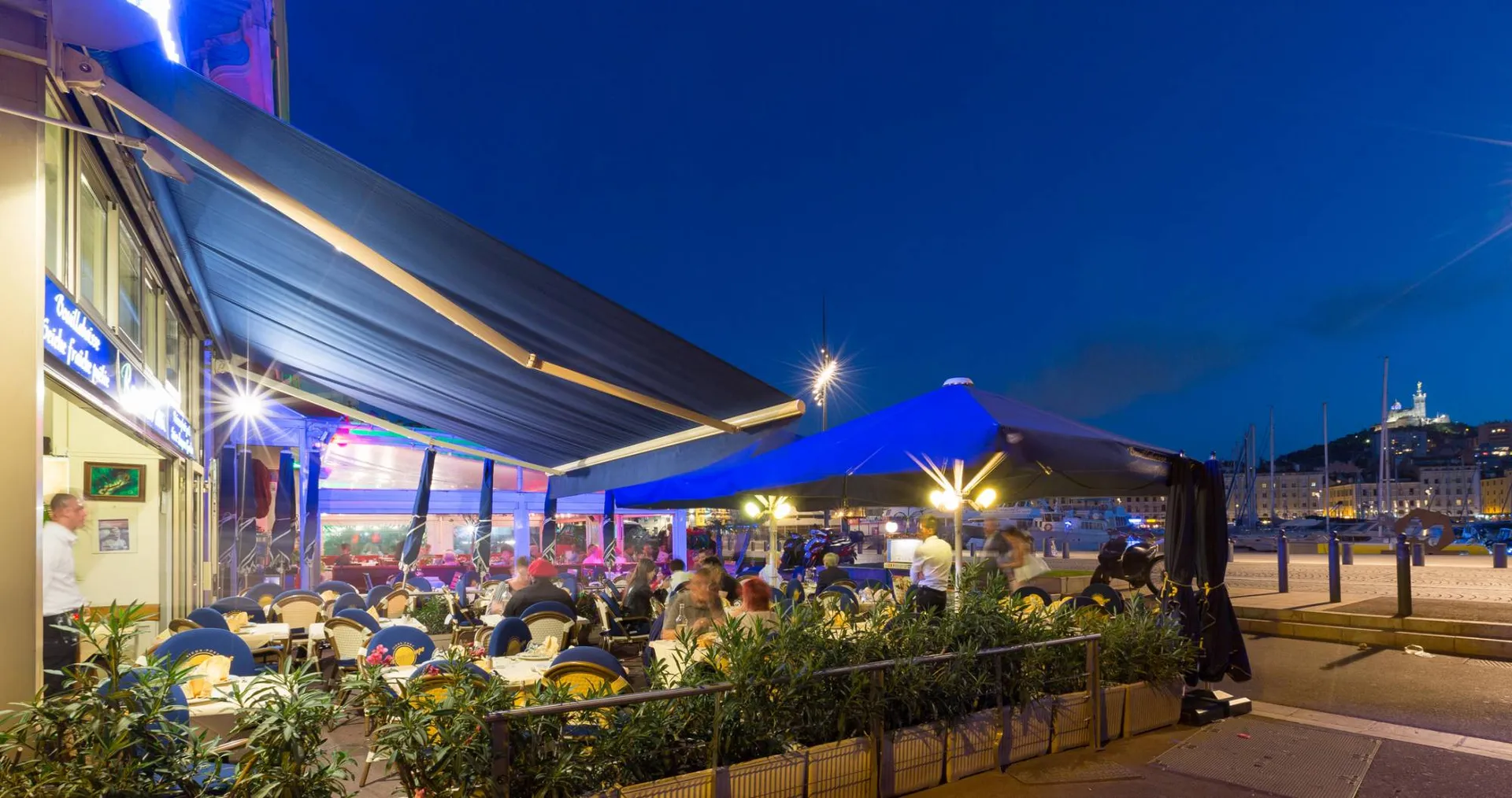 Bouillabaisse en terrasse à Marseille