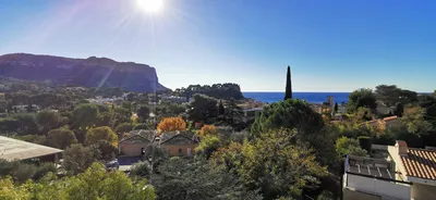 Vente appartement T4 Cassis  avec terrasse vue mer et Cap Canaille dans résidence sécurisée avec parking proche port