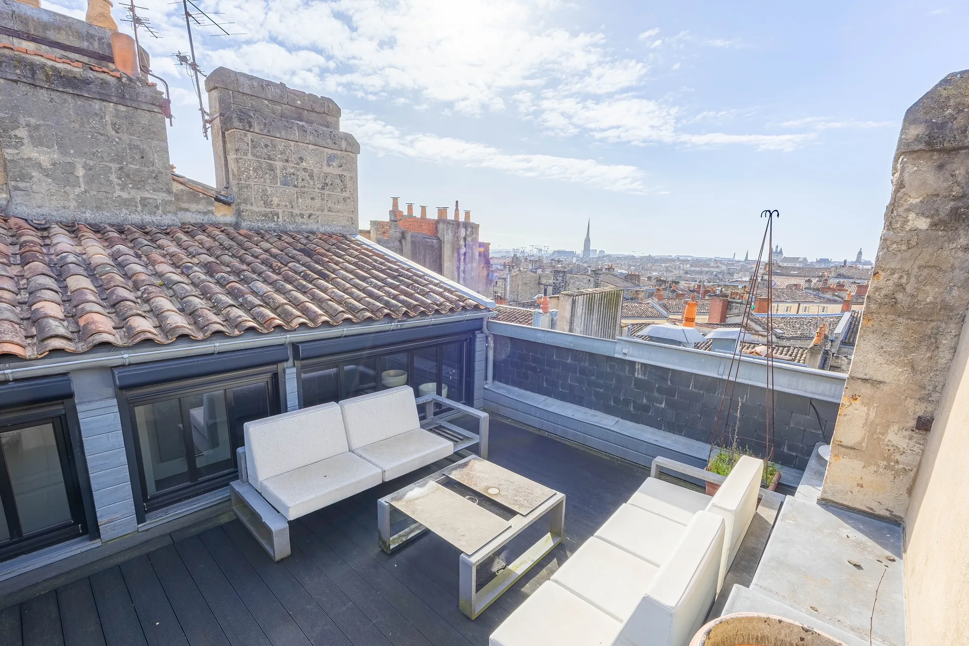 Superbe appartement en duplex au dernier étage avec terrasse, Place de la Comédie Bordeaux