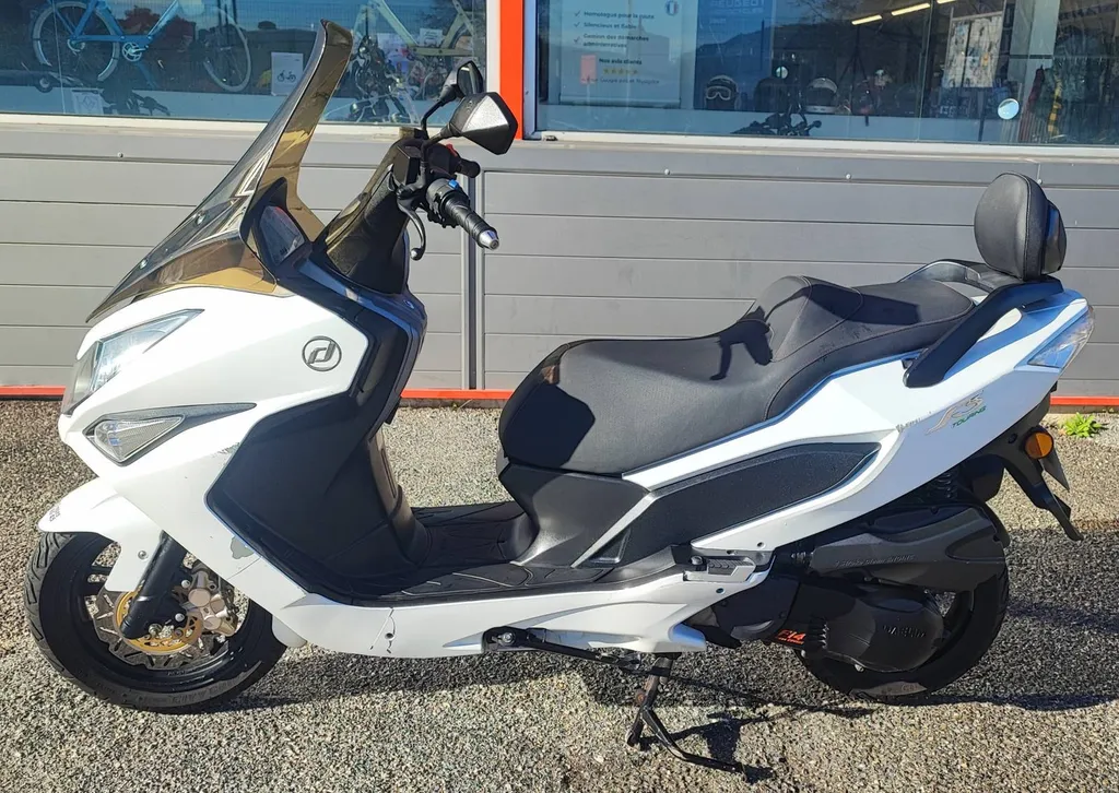 daelim s4 125 DU 06/2017 AVEC 23148 KM.