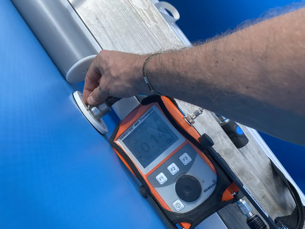Photo d'une détection de fuite d'eau sur piscine béton à Libourne par un spécialiste SABACA NOUVELLE AQUITAINE en Gironde