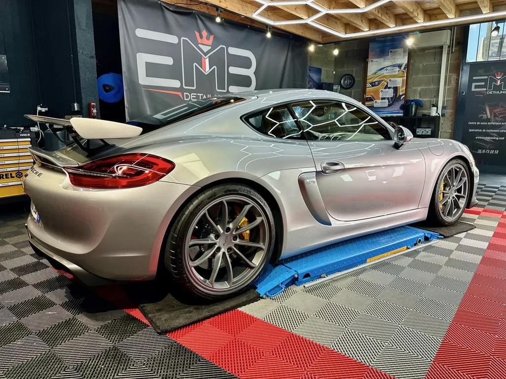 Protection carrosserie sur Limonest spécialiste porsche GT4