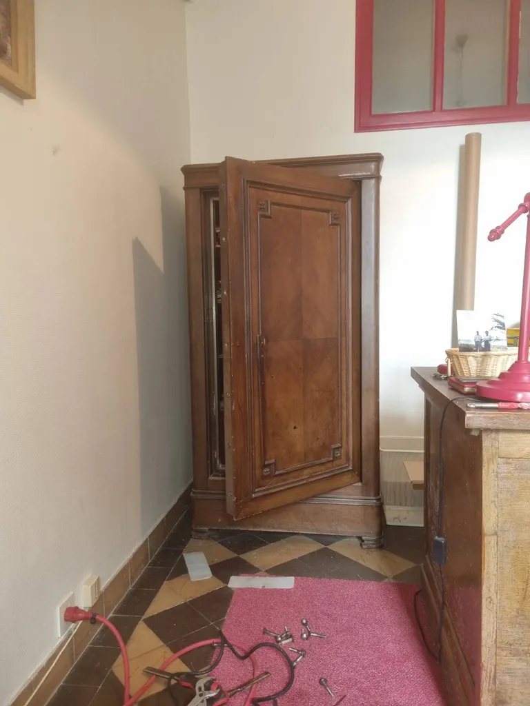 Sur chéreng réalisation d'un dépannage de coffre-fort coincé