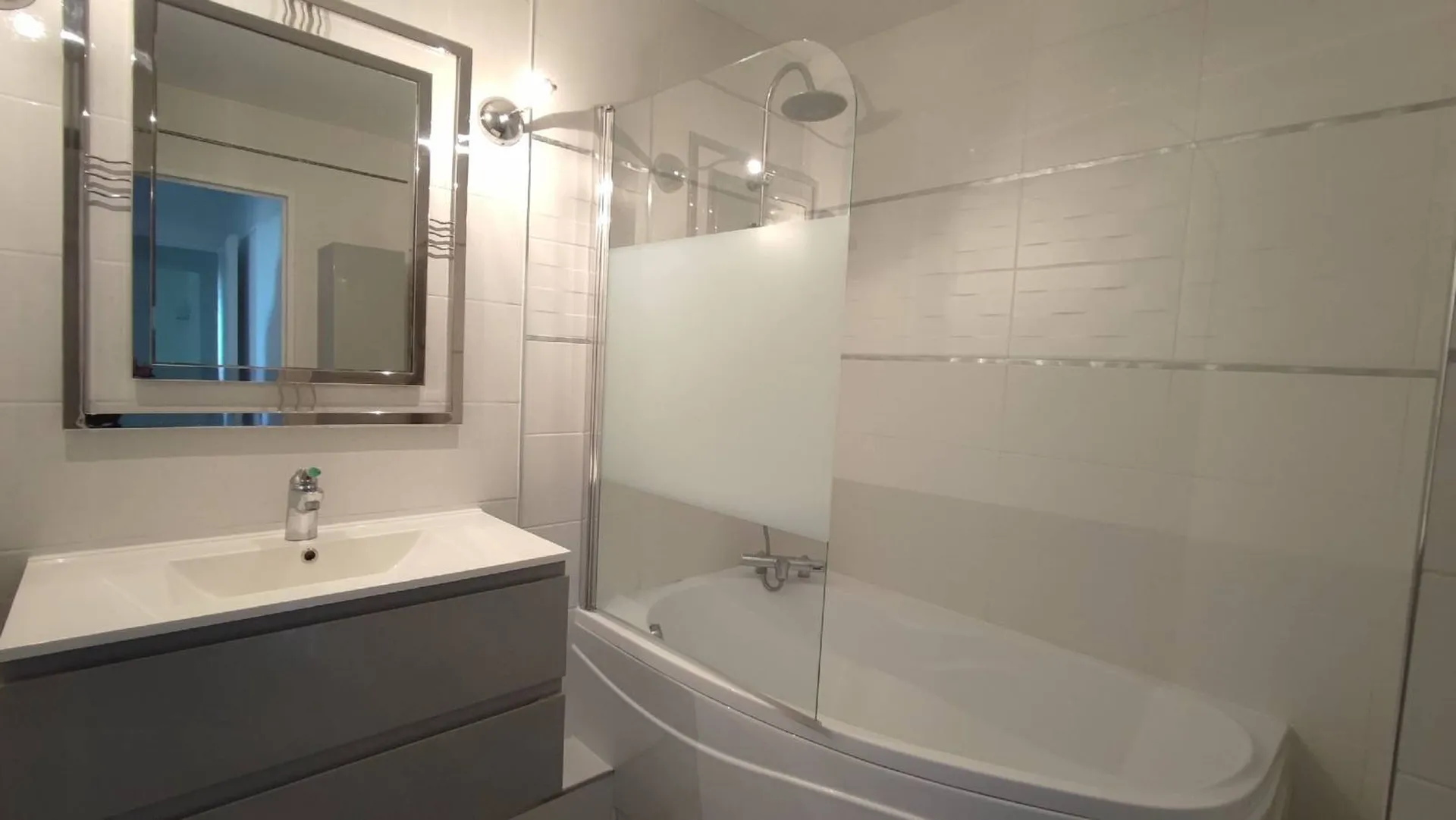 A vendre appartement T4 Cassis  en rez-de-chaussée avec véranda dans copropriété sécurisée