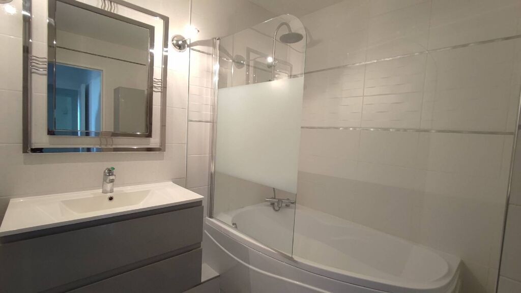 A vendre appartement T4 Cassis  en rez-de-chaussée avec véranda dans copropriété sécurisée