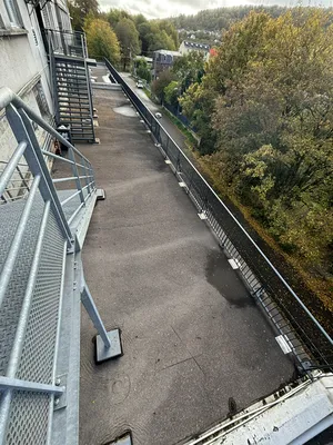 A vendre, local commercial de 966 m² et 9 places de stationnements