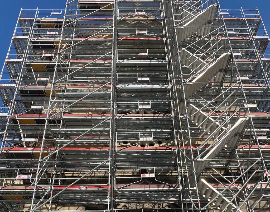 Installation d’une vidéosurveillance temporaire RSI avec 6 caméras OMVC200 et centrale GSM/GPRS pour chantier à Paris 6e 75006