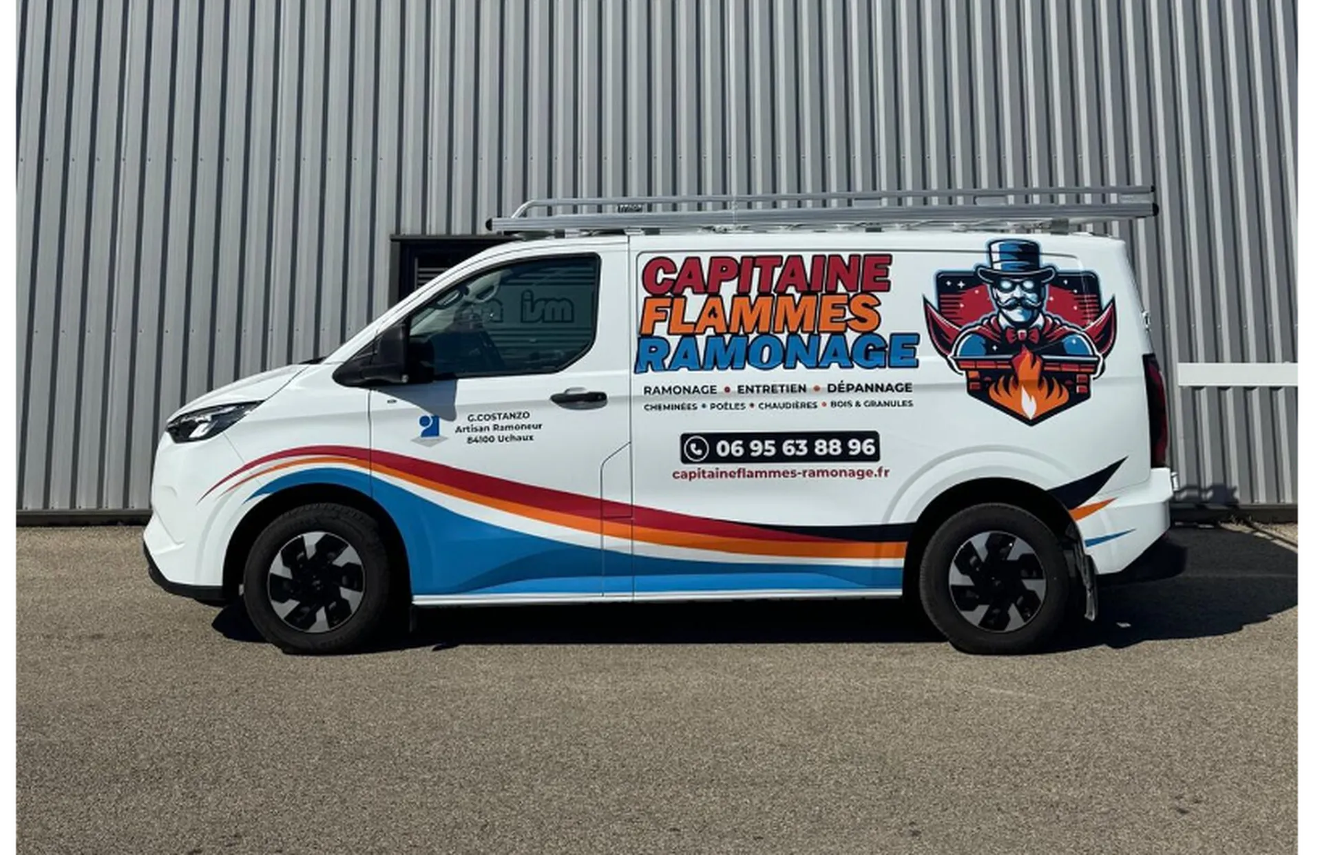 Flocage de fourgon Ford E-Transit Custom pour un artisan ramoneur à Uchaux, près d'Orange