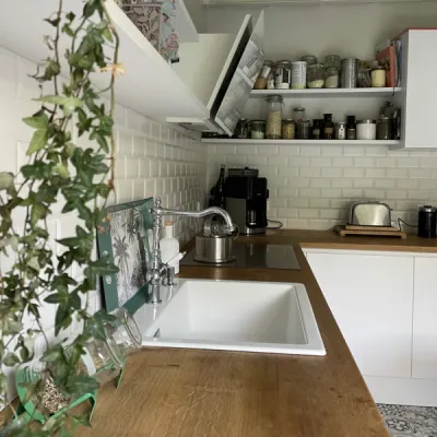 Coin kitchenette pratique et élégant aménagé dans l’ancienne cuisine, par l'Atelier D, architecte d'intérieur à Bordeaux.