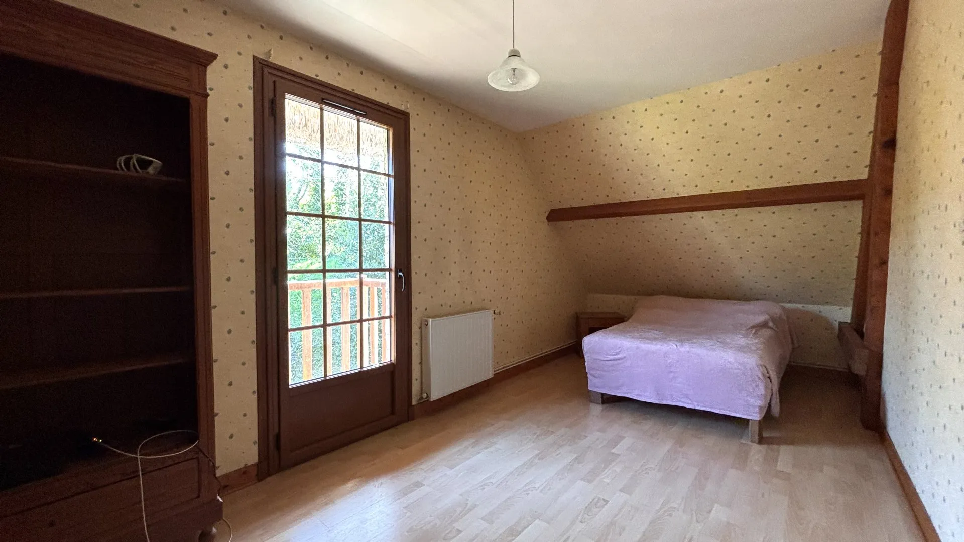Jolie maison en toit de chaume avec 4 chambres avec sous-sol complet, proche du centre-ville du Tréport (76470), Normandie.