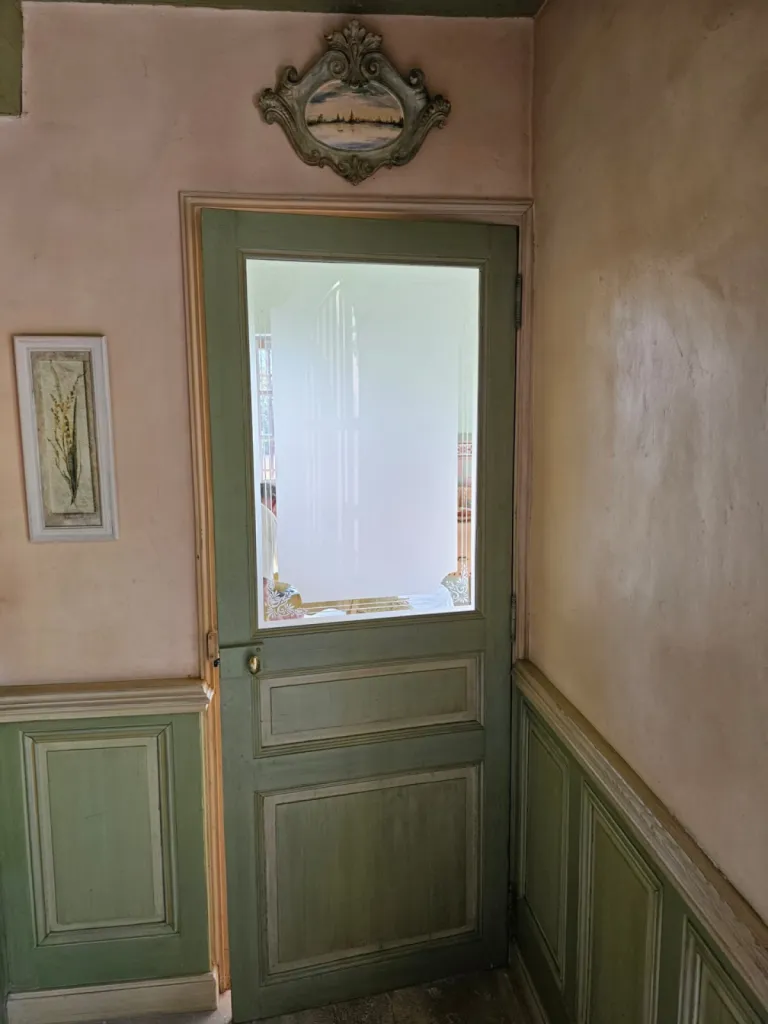 Fabrication et pose de vitres sérigraphiées par technique de sablage avec décors personnalisés à Eygalières