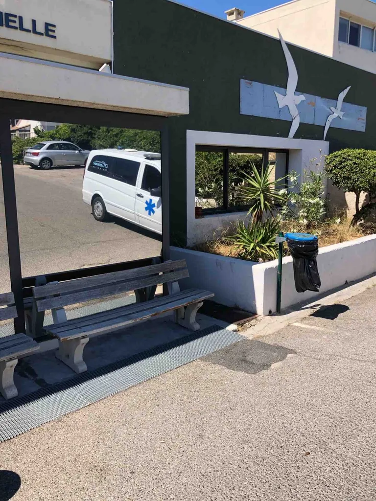 Pose de film anti vis-à-vis à Toulon 83000