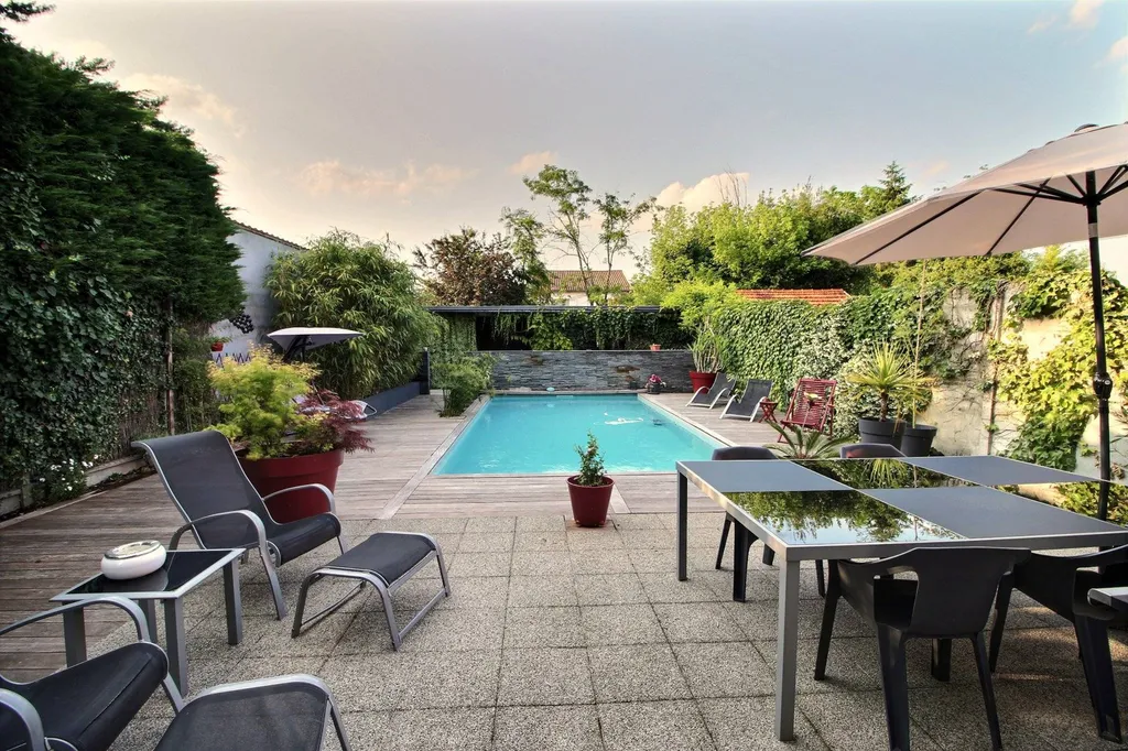 vente d'une maison familiale avec piscine 5 chambres près de Bordeaux