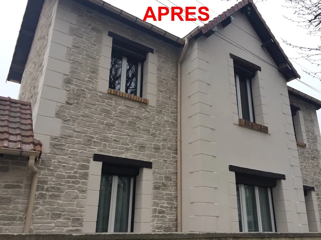 Façade faite en pierre proche de Saint-Etienne du rouvray 76