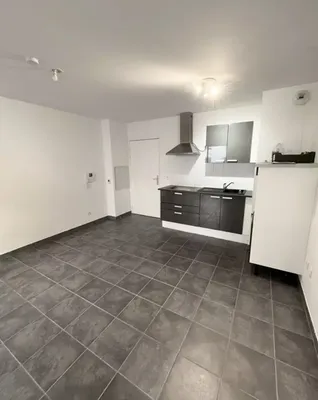 En exclusivité t2 avec terasse et parking 13010 