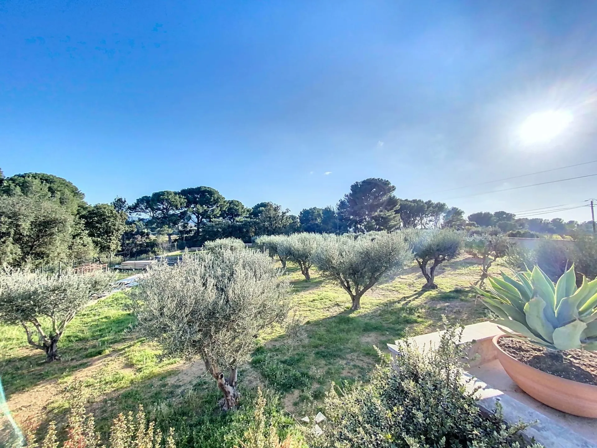 A découvrir villa somptueuse village de la Cadière d' Azur