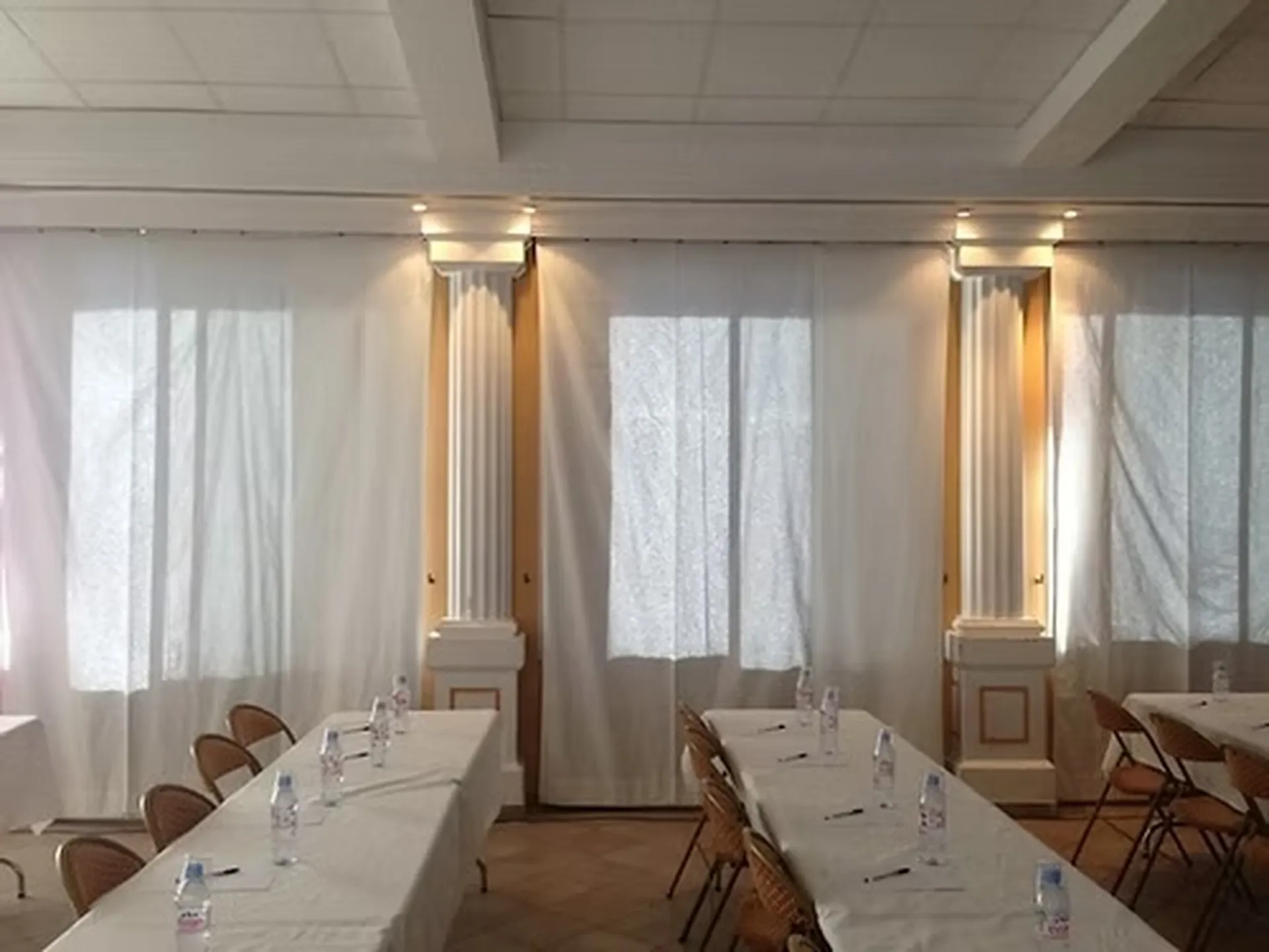 RIDEAU DE SCENE BLANC 6M X 3M