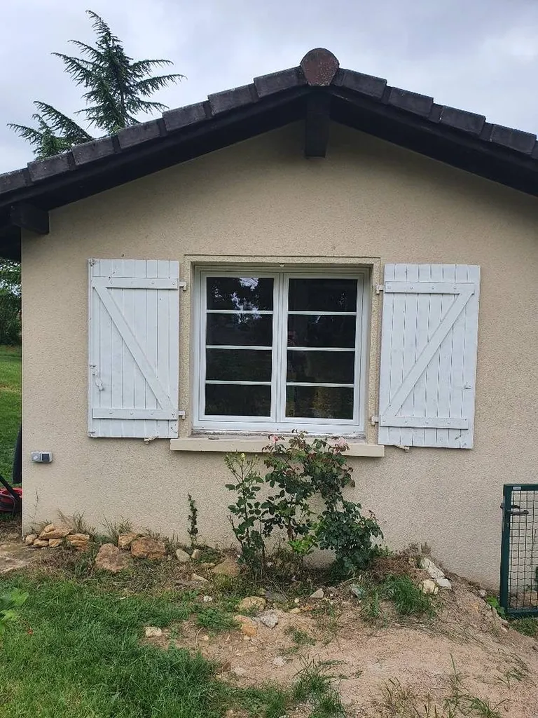 installation fenêtres PVC avec petits bois intégrés dans double vitrage à JASSANS