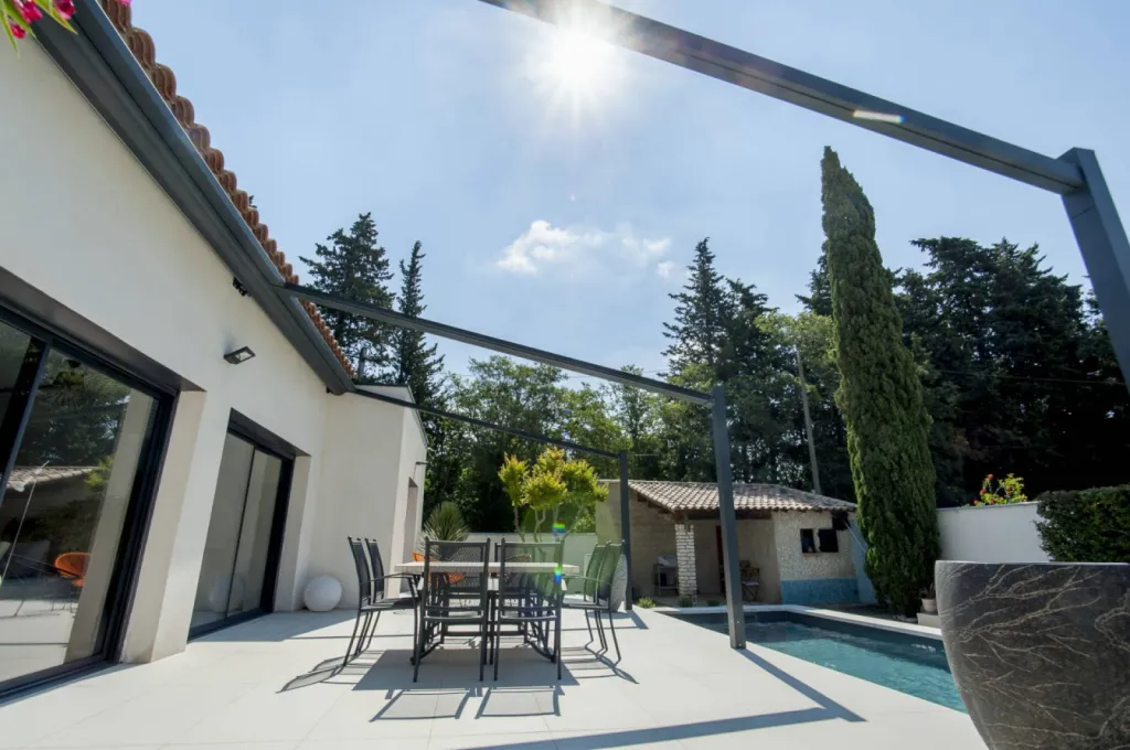Aménagement d'une pergola avec toile retractable electrique à Pélissanne (13)