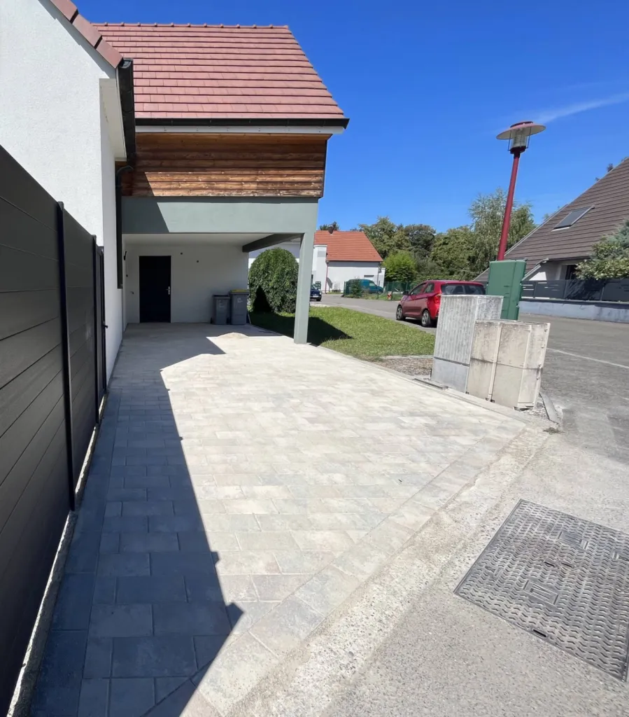 Entrée de maison en pavé à Boofzheim dans le Bas-Rhin