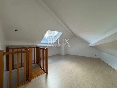 Centre ville, bel appartement 141 M² en duplex 3ème et 4ème étage dans une petite copropriété entretenue bien tenue  à Saint-Germain-en-Laye.